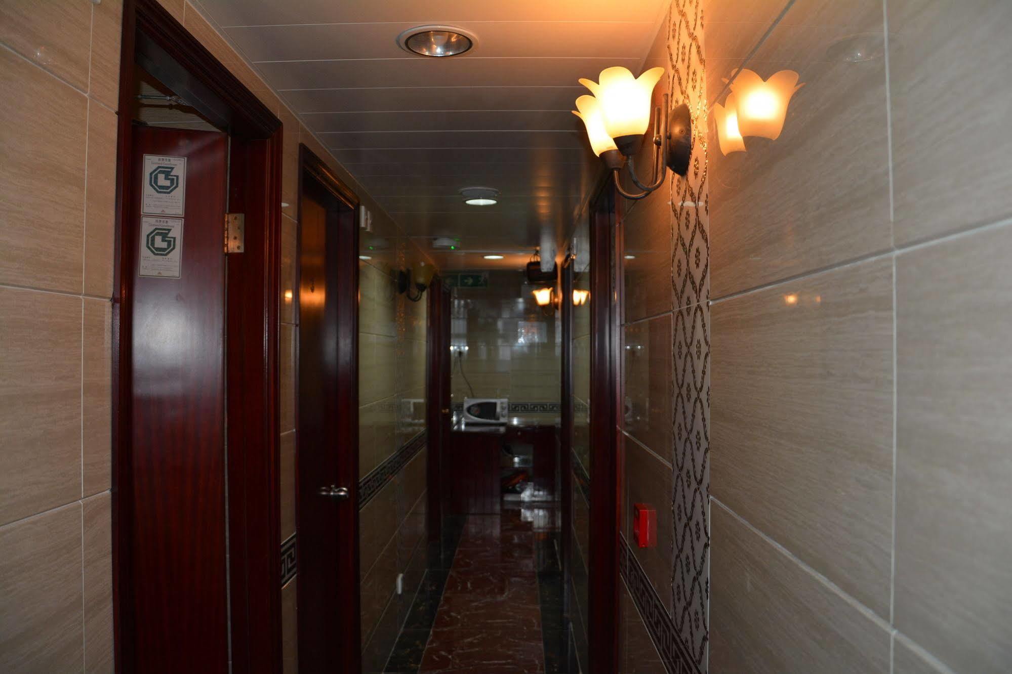 Everest Base Camp Hostel Hong Kong Bagian luar foto